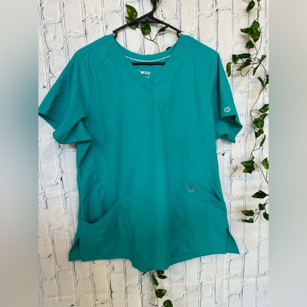 Wonder‎ wink teal blue scrub size XL PANTS AND LARGE TOP. SOLD TOGETHER